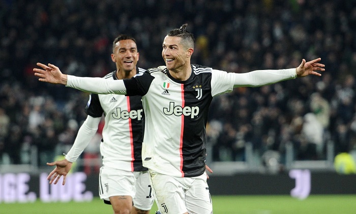 HLV Sarri: 'Ronaldo có thể giải quyết 100 vấn đề ở Juventus'