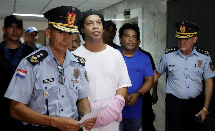 Cai ngục tiết lộ về cuộc sống trong tù của Ronaldinho
