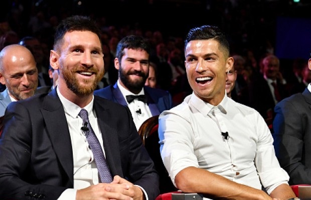 'Ronaldo gọi, Messi trả lời' trong cuộc chiến chống lại COVID-19