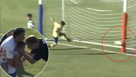 VIDEO: Cầu thủ nhí bật khóc chạy ra khỏi sân vì bỏ lỡ cơ hội khó tin