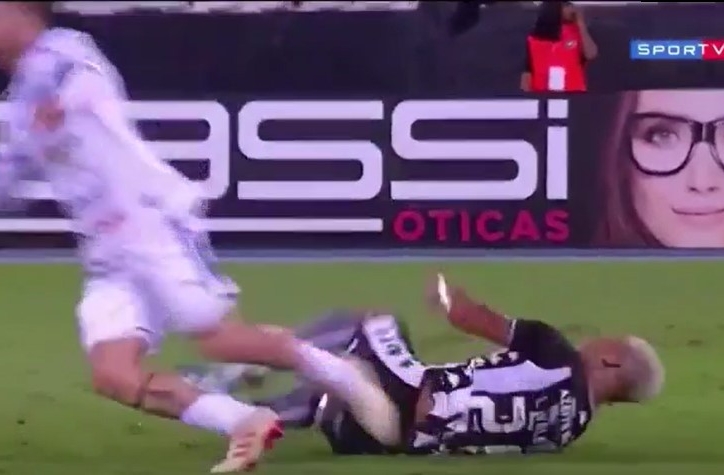 VIDEO: Ăn vạ thế này thì Neymar phải gọi bằng... sư phụ