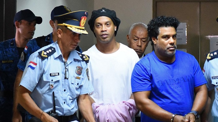 NÓNG: Ronaldinho được thả tự do sau 32 ngày ngồi tù