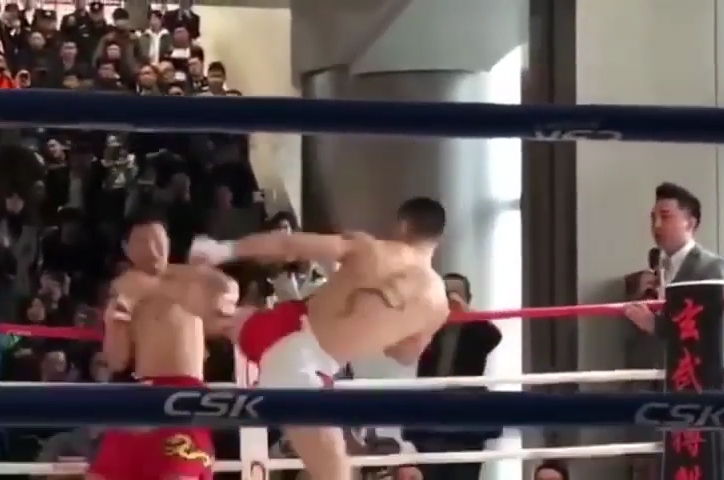 VIDEO: Chấp 1 tay 1 chân, võ sĩ MMA vẫn khiến cao thủ Vịnh Xuân no đòn