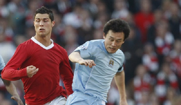 Cầu thủ Trung Quốc đầu tiên ghi bàn tại Ngoại hạng Anh là ai?