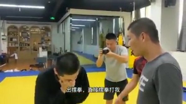 VIDEO: Cao thủ Trung Quốc biểu diễn võ công đẹp mắt và cái kết đau đớn