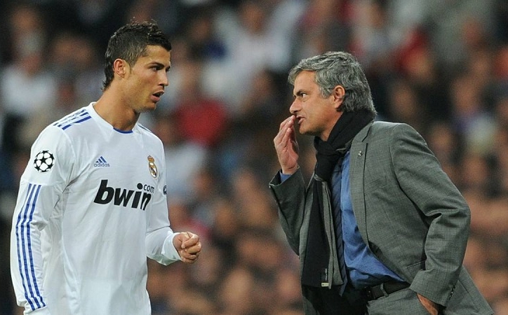 Cristiano Ronaldo từng suýt đánh nhau với HLV Mourinho