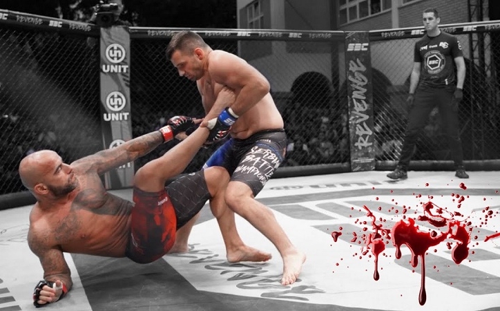 VIDEO: Bị khóa chân, võ sĩ tung cú đấm 'sấm sét' khiến đối thủ bất tỉnh