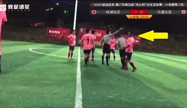 VIDEO: Bị thẻ đỏ, cầu thủ Trung Quốc 'nổi điên' đấm gục trọng tài