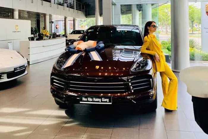 Hương Giang Idol tậu Porsche Cayenne, chọn riêng màu ngoại thất 70 triệu