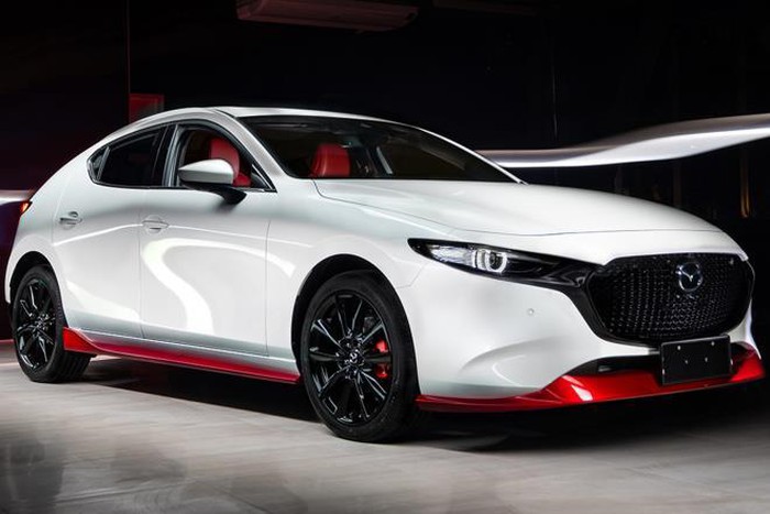 Mazda 3 bản giới hạn 100 chiếc ra mắt mừng kỷ niệm 100 năm