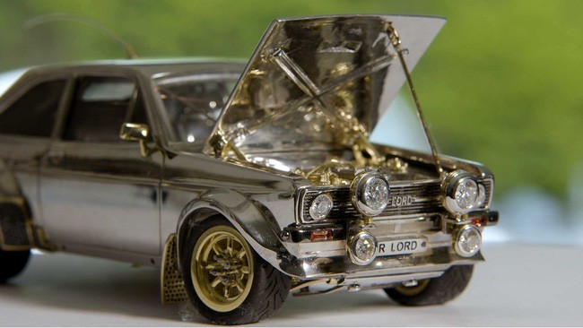 Xe Ford 'tí hon' làm từ vàng, bạc, kim cương mất 25 năm mới xong