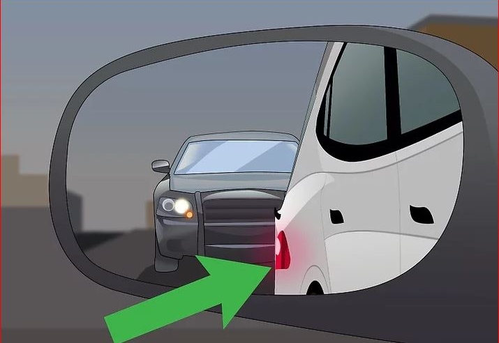 Mẹo hay giúp tài xế lái xe ban đêm không bị 'chói mắt'