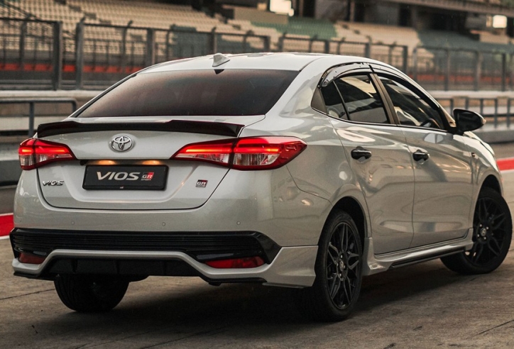 Toyota Vios GR-S 2021 ra mắt, giá 560 triệu khiến Accent 'e ngại'
