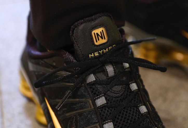 Neymar hợp tác cùng Nike ra mắt giày Shox TL thiết kế lạ mắt