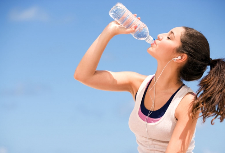 4 hiểu lầm khi uống nước có thể gây hại cho sức khỏe