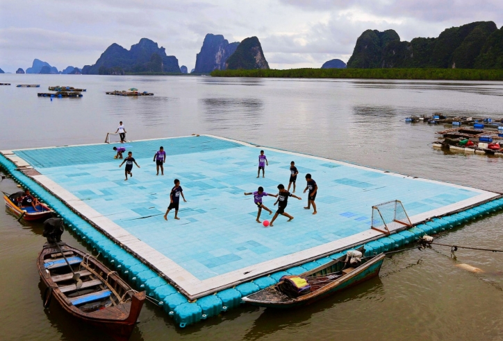 Chiêm ngưỡng sân bóng nổi độc nhất Thế giới tại Thái Lan