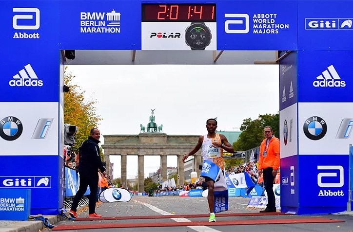 Chạy gần 21 km/h, VĐV Ethiopia suýt phá được KLTG Marathon