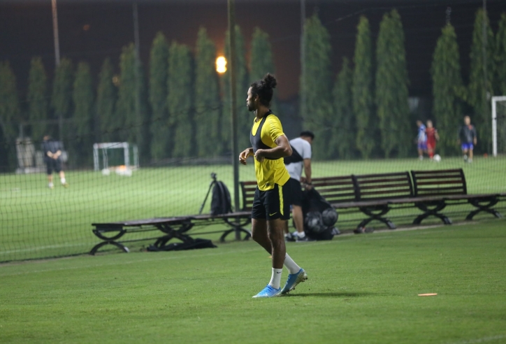 Cầu thủ Malaysia mặc 'áo đặc biệt' trong buổi tập đầu tiên