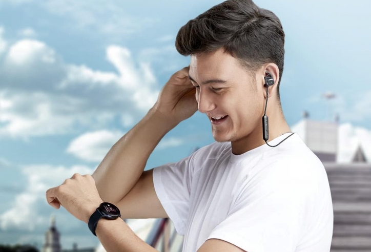 Samsung ra mắt đồng hồ thông minh mới cùng thủ môn Đặng Văn Lâm