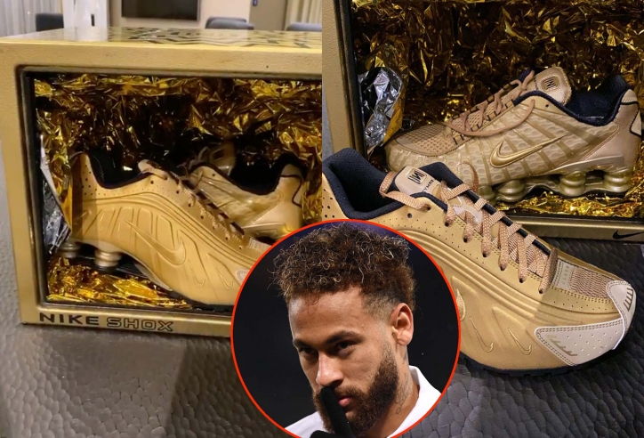 Neymar được Nike tặng giày 'dát vàng' dịp Noel
