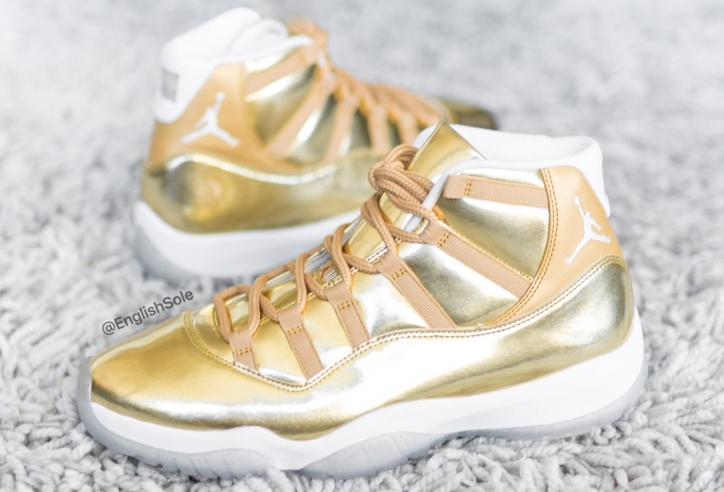 Drake và Jordan ra mắt giày vàng Metalic chói mắt