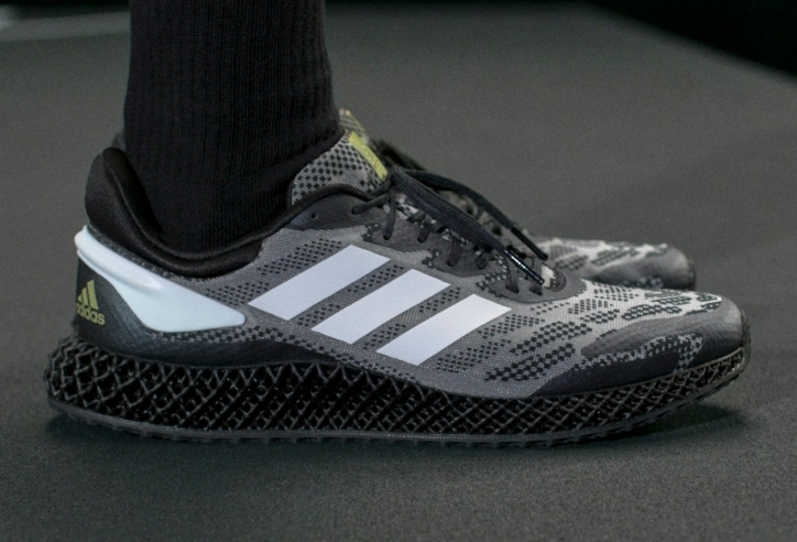 Lộ diện siêu phẩm Adidas 4D Run 1.0 đế đen hấp dẫn