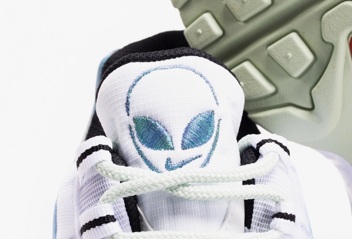 Nike ra mắt Air Max 95 'Alien' người ngoài hành tinh