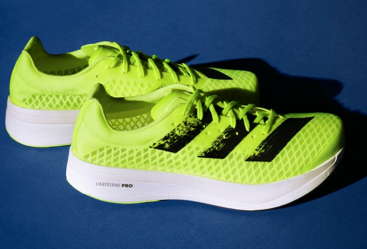 Siêu giày tốc độ của Adidas trình làng phiên bản 'chói mắt'