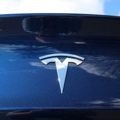 Elon Musk tiết lộ chiếc Tesla Model 3 mới giá 35.000 đô la