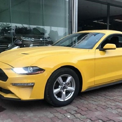 Giá 2 tỷ đồng, chiếc Ford Mustang 2018 vàng cập bến Việt Nam