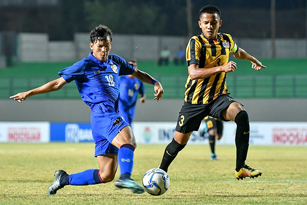 U16 Malaysia đánh bại U16 Lào với tỉ số tối thiểu, giành vé vào bán kết