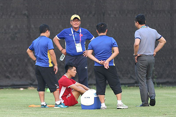 Vừa chia tay Hùng Dũng, Olympic Việt Nam lại đón tin dữ