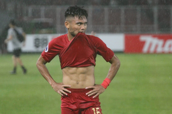 Sao trẻ Indonesia chính thức mất AFF Cup vì... đánh bạn gái