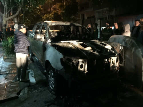 Xe Ford Ranger bốc cháy dữ dội trong đêm – Nguyên nhân do chập mạch điện