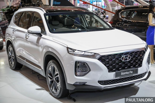 'Chào sân' Đông Nam Á, Hyundai Santa Fe 2019 có giá bán từ 803 triệu đồng.