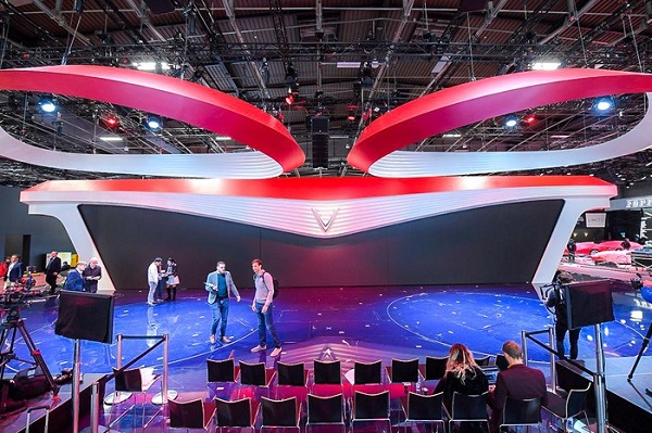 Xe VinFast chính thức ra mắt tại Paris Motor Show 2018