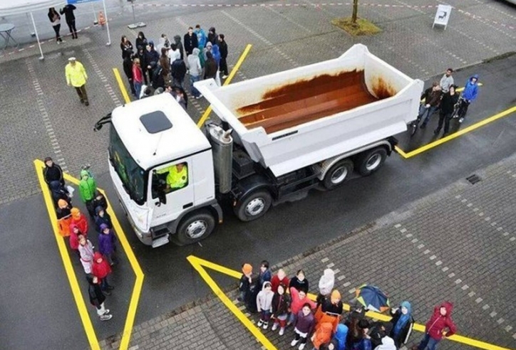 4 điểm mù 'chết người' của xe tải mà bạn nên tránh xa