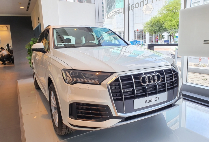 Audi Q7 vừa lộ diện đã 'công khai' thách thức GLE & X5