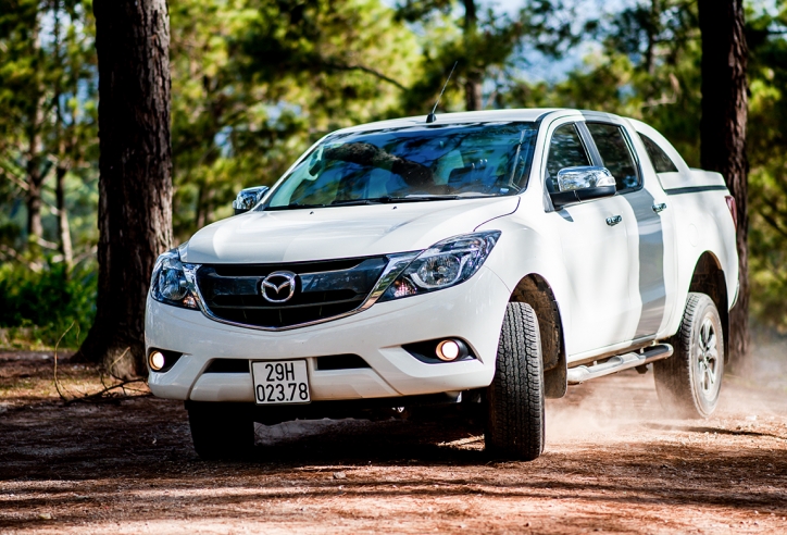 Mazda BT-50 giảm giá mạnh tay, 'quyết đấu' cùng Ford Ranger