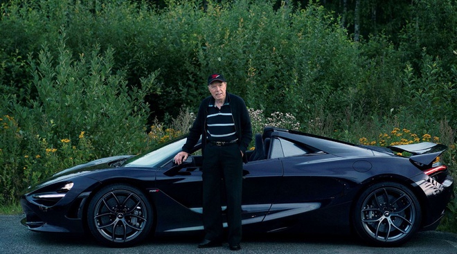 Cụ ông 78 tuổi 'đốn tim' giới trẻ khi cầm lái siêu xe McLaren