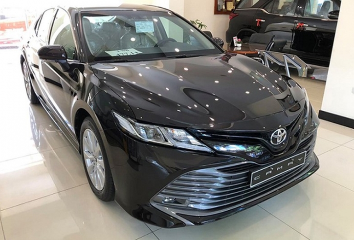 Toyota Camry mới giảm gần 30 triệu, đấu VinFast Lux A2.0