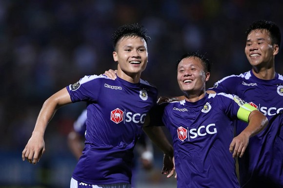 Quang Hải đá bóng cùng Độ Mixi, Phan Mạnh Quỳnh trong trận cầu đặc biệt