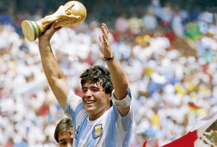 Bóng đá Việt bày tỏ sự tiếc thương tới huyền thoại Maradona