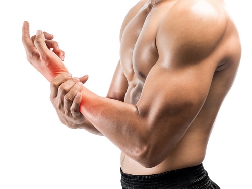 Chấn thương cổ tay khi tập gym: Nguyên nhân, triệu chứng & cách xử lý