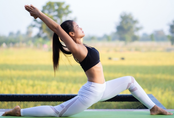 7 bài tập yoga đơn giản giúp bắp tay thon gọn nhanh chóng