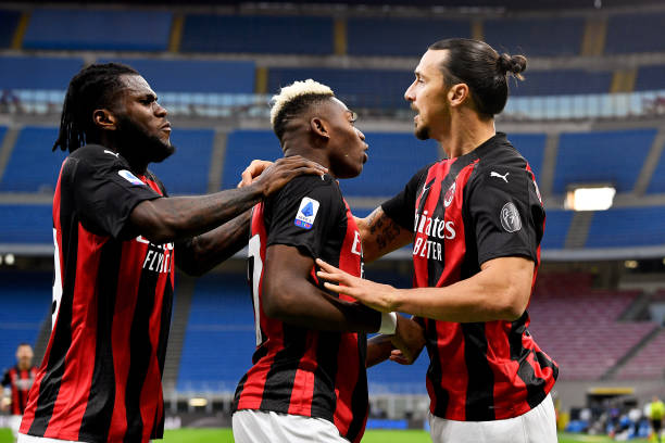 Ibrahimovic tỏa sáng rực rỡ giúp AC Milan ngự trị top đầu