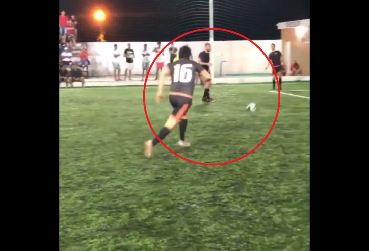 VIDEO: Dàn xếp đá phạt theo kiểu 'đánh đố thủ môn'