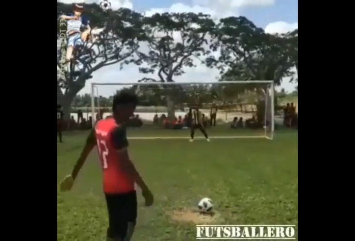 VIDEO: Sút penalty kiểu 'cú lừa' khiến thủ môn chỉ biết câm nín