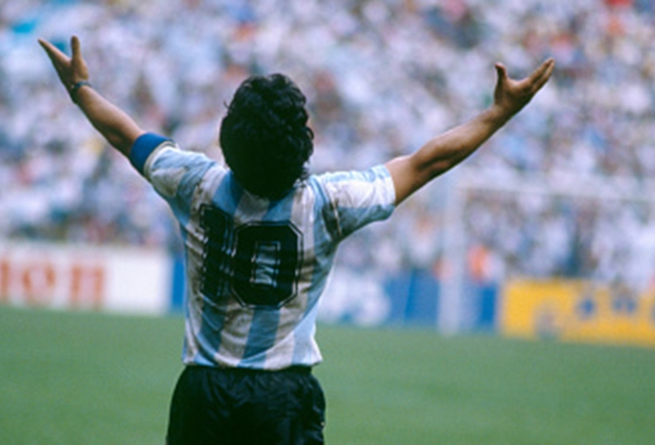 Tin HOT bóng đá 26/11: FIFA treo áo số 10 vĩnh viễn để vinh danh Maradona?