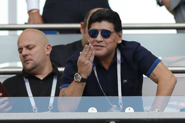 NÓNG: Maradona ứng cử HLV ĐT Argentina